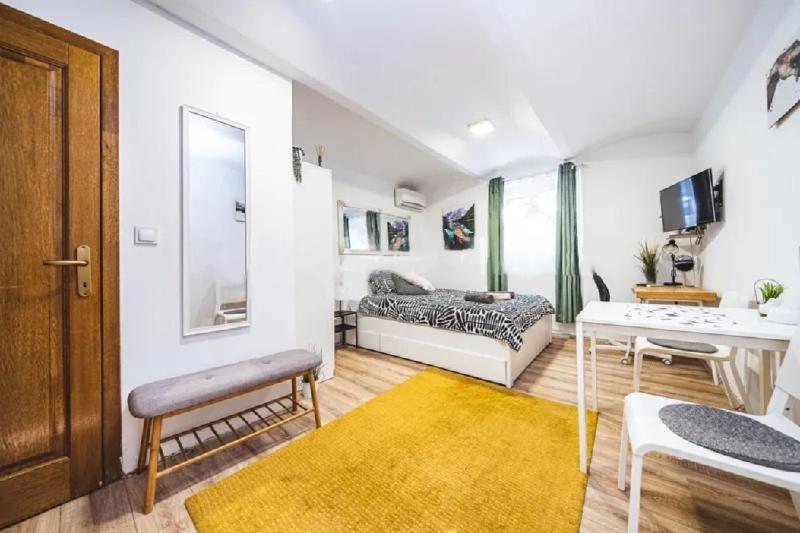 Park Spot Apartment *